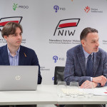 od lewej: Mateusz Dudaczyk, Biuro Programów Horyzontalnych; Wojciech Kaczmarczyk, dyrektor NIW-CRSO
