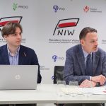 od lewej: Mateusz Dudaczyk, Biuro Programów Horyzontalnych; Wojciech Kaczmarczyk, dyrektor NIW-CRSO